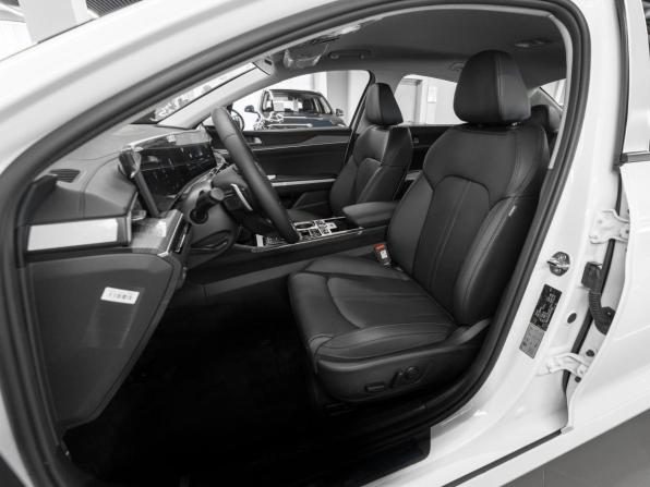 Kia K5 III Рестайлинг с пробегом 2026 года, цена 4 900 000 рублей, 15 км, седан, Автокод Объявления