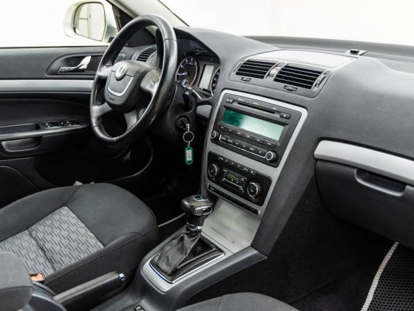 Skoda Octavia II (A5) Рестайлинг с пробегом 2012 года, цена 1 048 000 рублей, 179665 км, лифтбек, Автокод Объявления