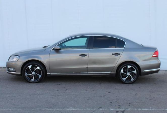 Volkswagen Passat B7 с пробегом 2011 года, цена 830 000 рублей, 243342 км, седан, Автокод Объявления