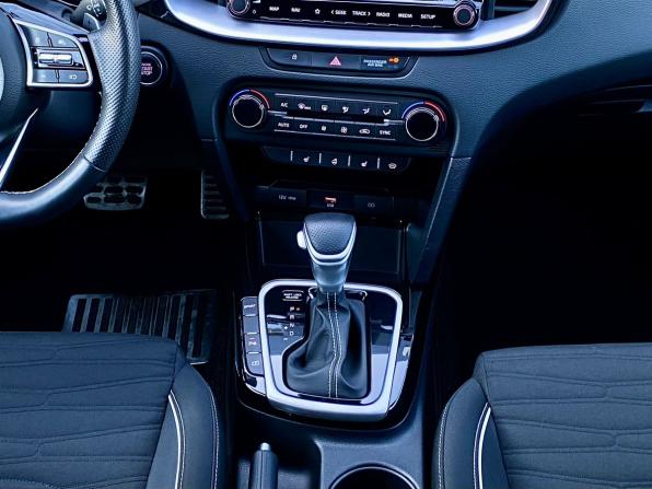 Kia Ceed III Рестайлинг с пробегом 2021 года, цена 2 179 000 рублей, 32000 км, универсал, Автокод Объявления