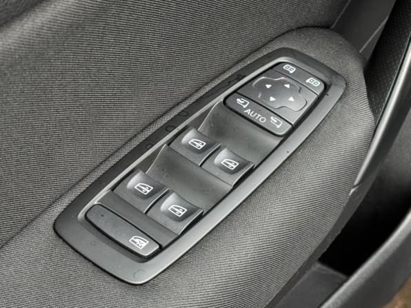 Renault Megane IV Рестайлинг с пробегом 2021 года, цена 1 657 000 рублей, 142207 км, универсал, Автокод Объявления