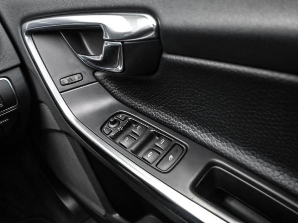 Volvo V60 I Рестайлинг с пробегом 2013 года, цена 1 378 000 рублей, 119227 км, универсал, Автокод Объявления