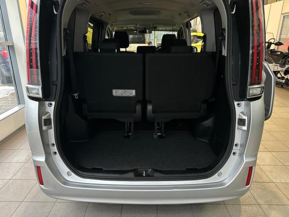 Toyota Noah III (R80) с пробегом 2017 года, цена 2 040 000 рублей, 118836 км, минивэн, Автокод Объявления