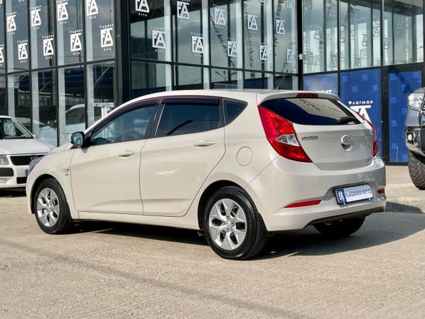 Hyundai Solaris I Рестайлинг с пробегом 2015 года, цена 850 000 рублей, 159900 км, хэтчбек, Автокод Объявления