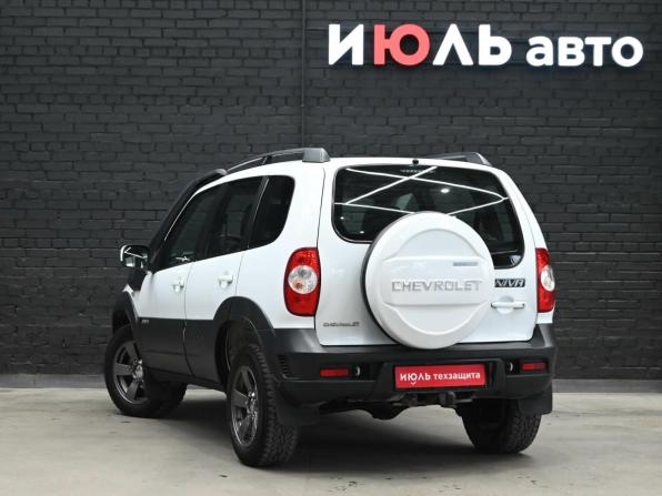 Chevrolet Niva I Рестайлинг с пробегом 2017 года, цена 800 000 рублей, 98231 км, внедорожник, Автокод Объявления