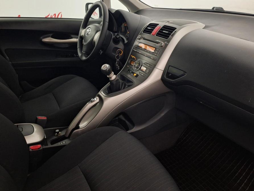 Toyota Auris I Псков  - изображение 12