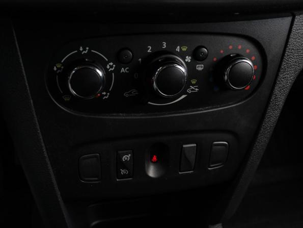 Renault Sandero II с пробегом 2015 года, цена 879 000 рублей, 32182 км, хэтчбек, Автокод Объявления