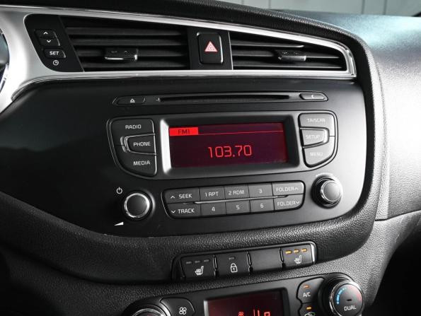 Kia Ceed II Рестайлинг с пробегом 2017 года, цена 1 299 000 рублей, 131152 км, хэтчбек, Автокод Объявления