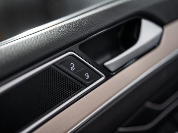 Volkswagen Passat B8 Рестайлинг с пробегом 2021 года, цена 2 400 000 рублей, 52607 км, седан, Автокод Объявления