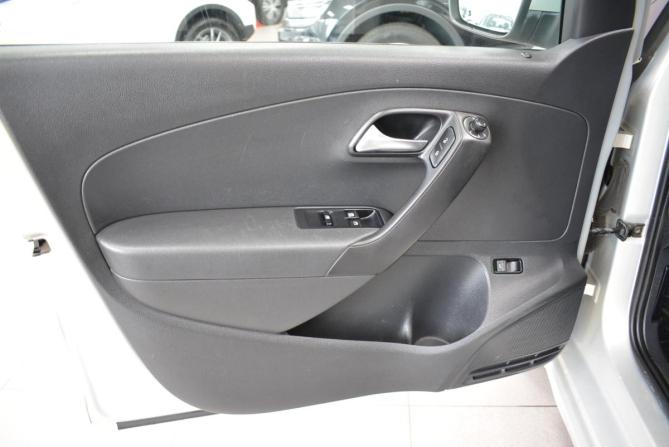 Volkswagen Polo V с пробегом 2015 года, цена 899 000 рублей, 187000 км, седан, Автокод Объявления