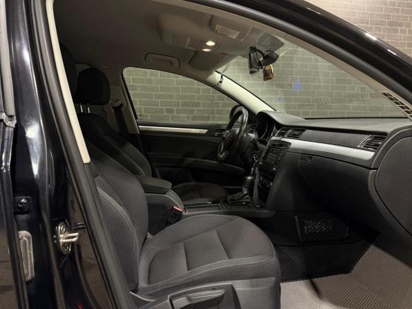 Skoda Superb II Рестайлинг с пробегом 2013 года, цена 1 240 000 рублей, 221448 км, лифтбек, Автокод Объявления