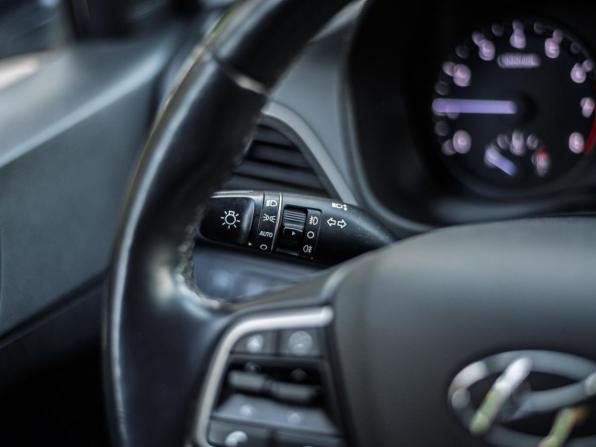 Hyundai Solaris II с пробегом 2018 года, цена 1 270 000 рублей, 142830 км, седан, Автокод Объявления