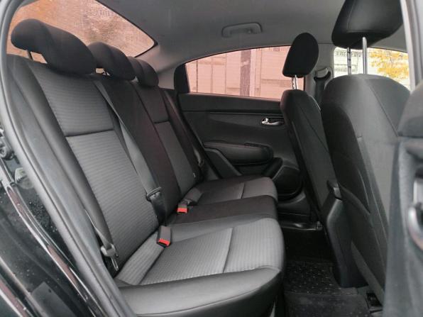 Kia Rio IV Рестайлинг с пробегом 2022 года, цена 1 350 000 рублей, 90975 км, седан, Автокод Объявления