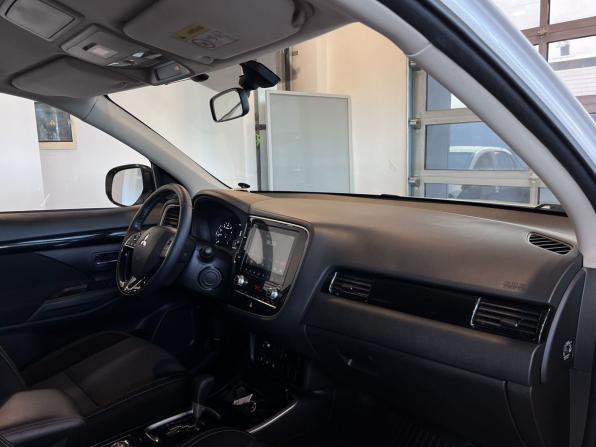 Mitsubishi Outlander III Рестайлинг 3 с пробегом 2022 года, цена 2 990 000 рублей, 46782 км, внедорожник, Автокод Объявления