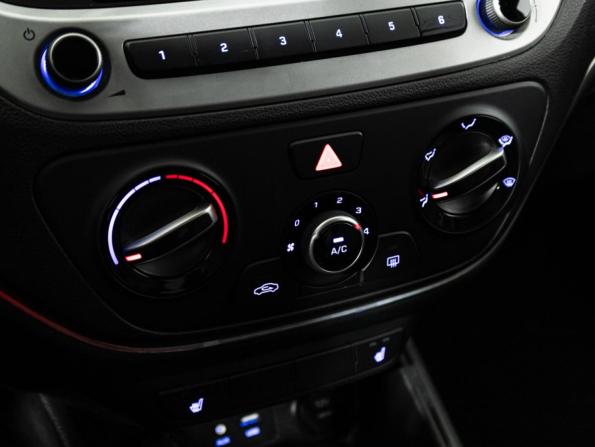 Hyundai Solaris II с пробегом 2017 года, цена 1 399 700 рублей, 67295 км, седан, Автокод Объявления