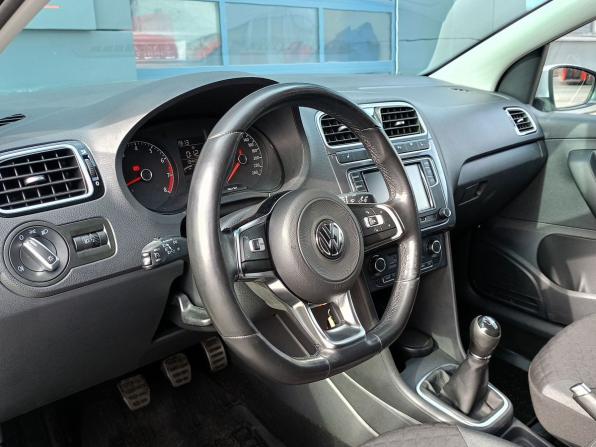 Volkswagen Polo V Рестайлинг с пробегом 2018 года, цена 955 200 рублей, 134254 км, седан, Автокод Объявления