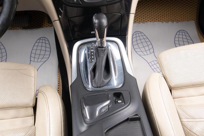 Opel Insignia I Рестайлинг с пробегом 2014 года, цена 899 000 рублей, 275600 км, седан, Автокод Объявления