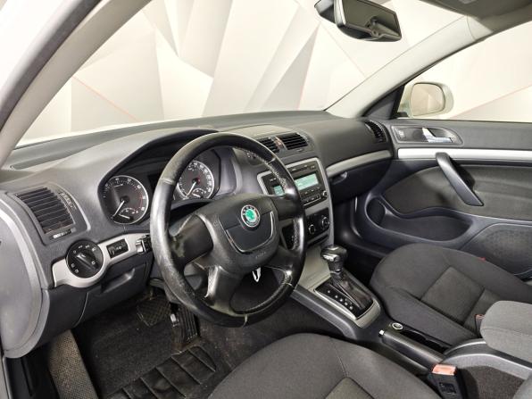 Skoda Octavia II (A5) Рестайлинг с пробегом 2013 года, цена 697 000 рублей, 251929 км, лифтбек, Автокод Объявления