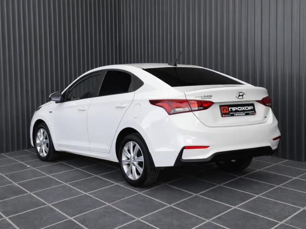 Hyundai Solaris II с пробегом 2017 года, цена 1 282 999 рублей, 98327 км, седан, Автокод Объявления