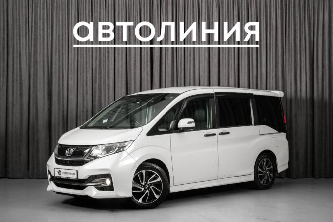 Honda Stepwgn V с пробегом 2015 года, цена 1 890 000 рублей, 130000 км, минивэн, Автокод Объявления