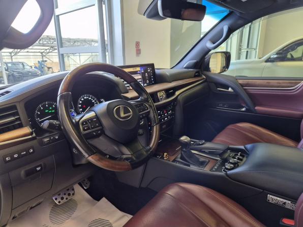 Lexus LX III Рестайлинг 2 с пробегом 2017 года, цена 8 400 000 рублей, 106000 км, внедорожник, Автокод Объявления