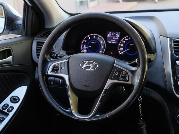 Hyundai Solaris I Рестайлинг с пробегом 2015 года, цена 1 200 000 рублей, 109822 км, седан, Автокод Объявления