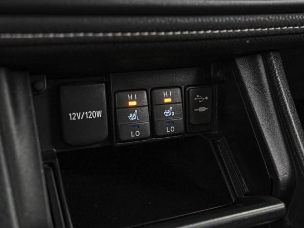 Toyota Corolla XI (E160 E170 E180) Рестайлинг 1 с пробегом 2018 года, цена 1 580 000 рублей, 119277 км, седан, Автокод Объявления