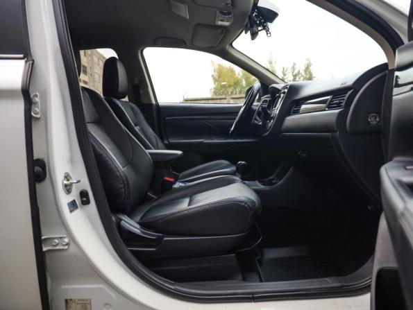 Mitsubishi Outlander III Рестайлинг 2 с пробегом 2015 года, цена 1 579 777 рублей, 193986 км, внедорожник, Автокод Объявления