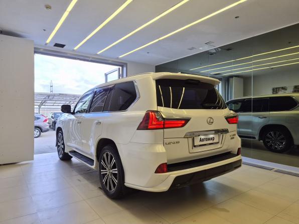 Lexus LX III Рестайлинг 2 с пробегом 2017 года, цена 8 400 000 рублей, 106000 км, внедорожник, Автокод Объявления