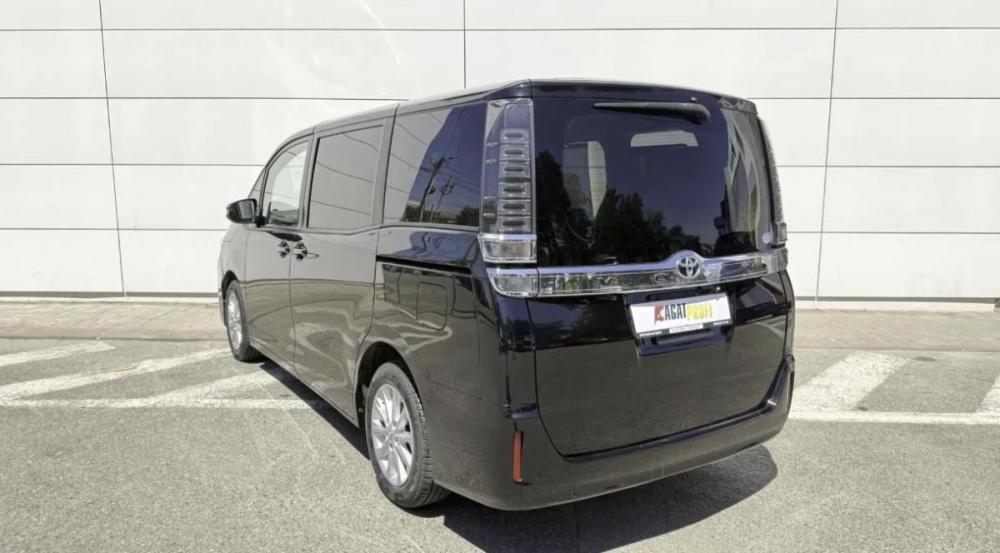 Toyota Voxy III (R80) Рестайлинг Ставрополь  - изображение 9
