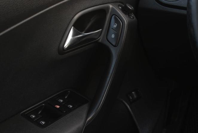 Volkswagen Polo V Рестайлинг с пробегом 2016 года, цена 880 000 рублей, 135039 км, седан, Автокод Объявления