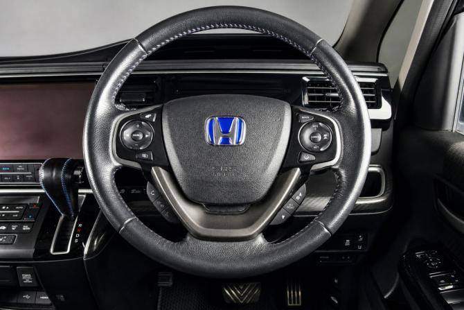 Honda Stepwgn V с пробегом 2020 года, цена 2 579 000 рублей, 68585 км, минивэн, Автокод Объявления