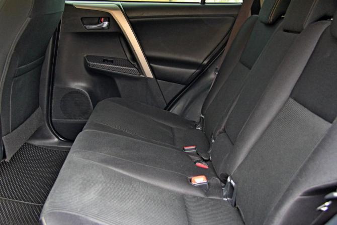Toyota RAV4 IV (XA40) Рестайлинг с пробегом 2015 года, цена 2 631 900 рублей, 181327 км, внедорожник, Автокод Объявления