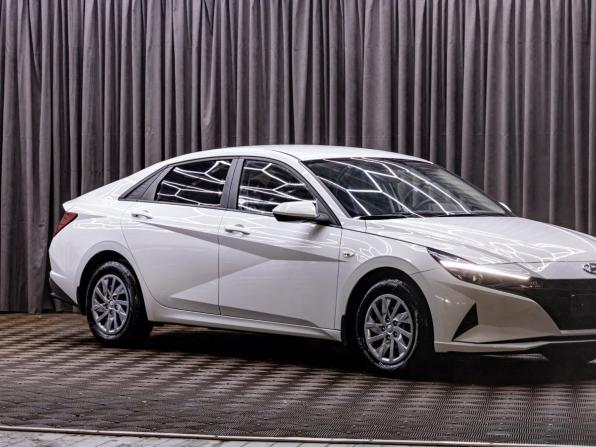 Hyundai Elantra VII (CN7) с пробегом 2022 года, цена 1 695 000 рублей, 72371 км, седан, Автокод Объявления
