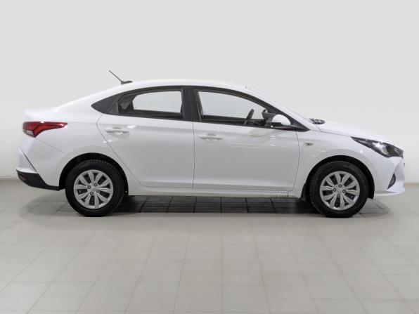 Hyundai Solaris II Рестайлинг с пробегом 2022 года, цена 1 690 000 рублей, 51771 км, седан, Автокод Объявления