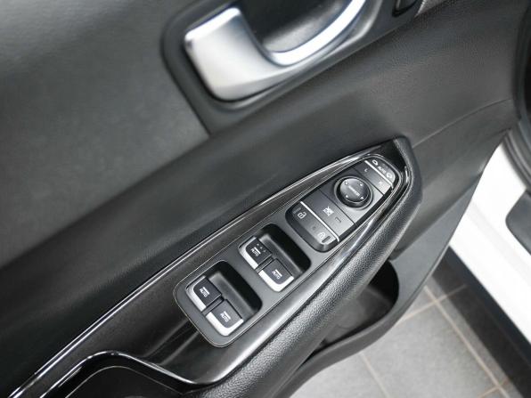 Kia Optima IV Рестайлинг с пробегом 2018 года, цена 2 099 900 рублей, 82231 км, седан, Автокод Объявления