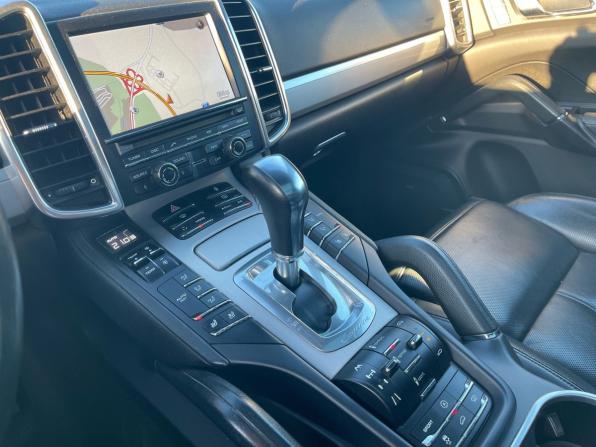 Porsche Cayenne II (958) с пробегом 2011 года, цена 2 100 000 рублей, 190533 км, внедорожник, Автокод Объявления