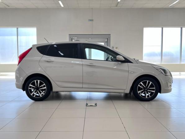 Hyundai Solaris I Рестайлинг с пробегом 2015 года, цена 995 000 рублей, 97234 км, хэтчбек, Автокод Объявления