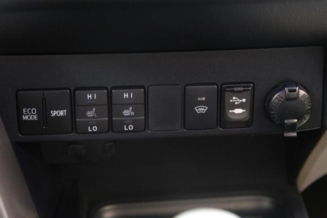 Toyota RAV4 IV (XA40) Рестайлинг с пробегом 2016 года, цена 2 599 000 рублей, 185493 км, внедорожник, Автокод Объявления