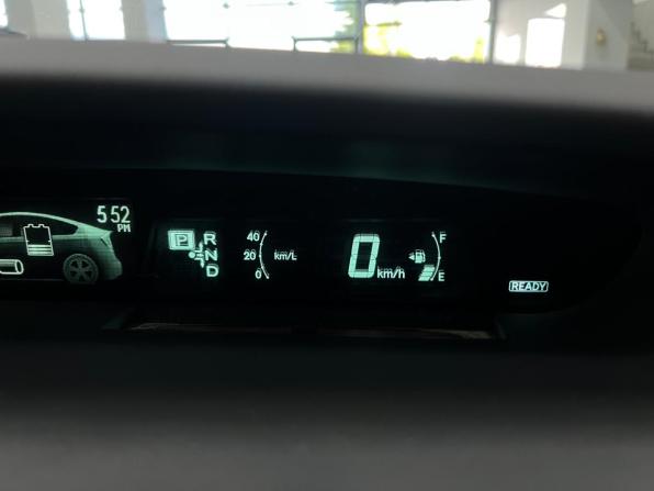 Toyota Prius III Рестайлинг (XW30) с пробегом 2015 года, цена 1 240 000 рублей, 114584 км, лифтбек, Автокод Объявления
