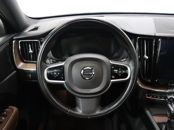 Volvo XC60 II с пробегом 2019 года, цена 3 700 000 рублей, 128000 км, внедорожник, Автокод Объявления