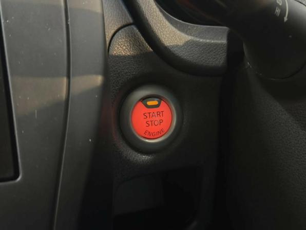 Nissan Note II Рестайлинг с пробегом 2018 года, цена 900 000 рублей, 135257 км, хэтчбек, Автокод Объявления