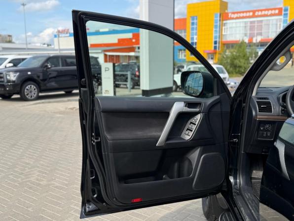 Toyota Land Cruiser Prado 150 Series Рестайлинг 2 с пробегом 2018 года, цена 4 100 000 рублей, 241379 км, внедорожник, Автокод Объявления