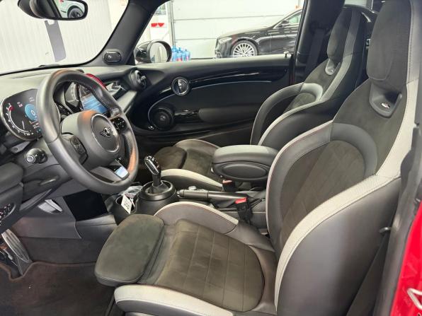 Mini Hatch III (F55/F56) Рестайлинг 2 с пробегом 2024 года, цена 3 397 000 рублей, 12852 км, хэтчбек, Автокод Объявления