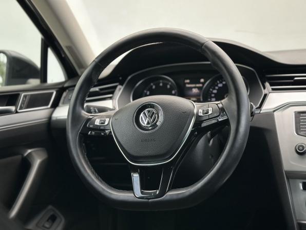 Volkswagen Passat B8 с пробегом 2016 года, цена 1 300 000 рублей, 354436 км, седан, Автокод Объявления
