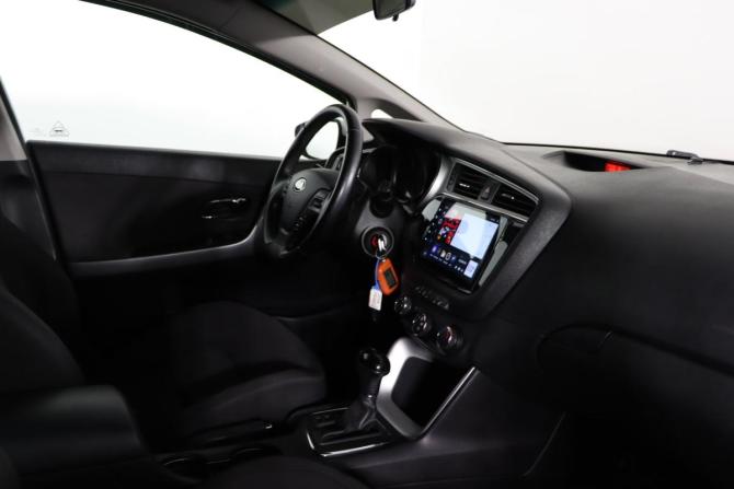 Kia Ceed II Рестайлинг с пробегом 2018 года, цена 1 599 990 рублей, 74670 км, хэтчбек, Автокод Объявления