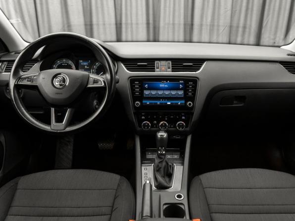 Skoda Octavia III (A7) Рестайлинг с пробегом 2018 года, цена 2 420 000 рублей, 86000 км, лифтбек, Автокод Объявления