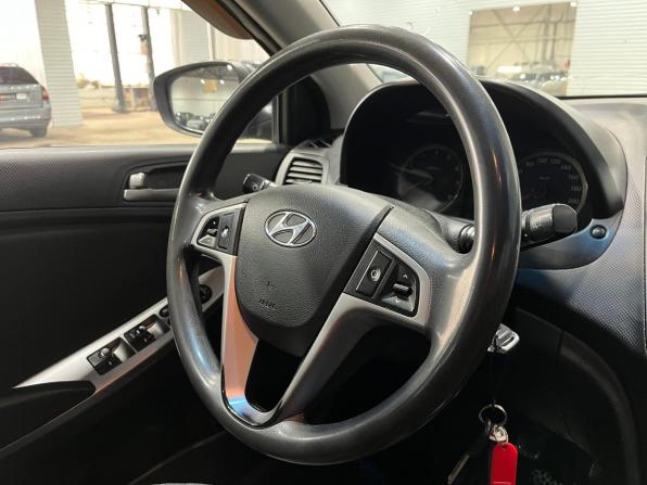 Hyundai Solaris I Рестайлинг с пробегом 2016 года, цена 633 000 рублей, 318079 км, хэтчбек, Автокод Объявления