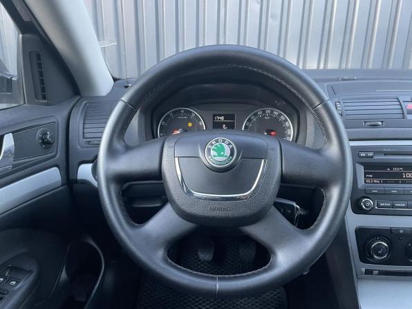Skoda Octavia II (A5) Рестайлинг с пробегом 2013 года, цена 645 000 рублей, 322282 км, лифтбек, Автокод Объявления