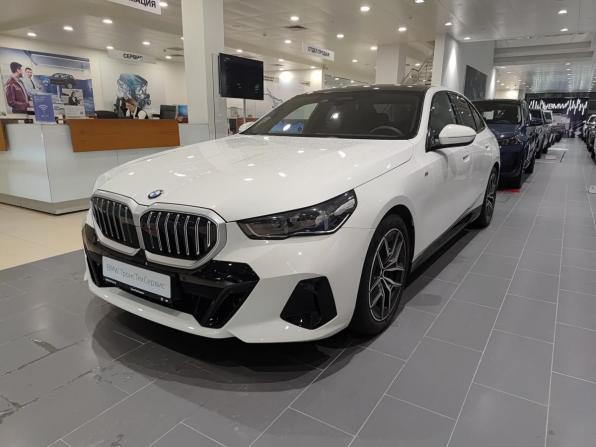 BMW 5 серии VIII (G60/G61/G68) с пробегом 2023 года, цена 7 700 000 рублей, 9795 км, седан, Автокод Объявления